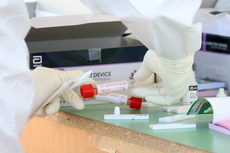 Covid, lieve rallentamento dei casi in Toscana