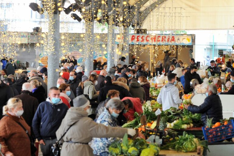 Capodanno, gli italiani spenderanno 1,7 miliardi per il cenone