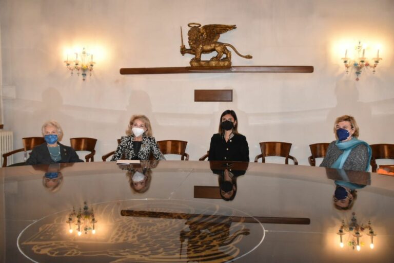 Inner Wheel Club dona un computer a utente centro antiviolenza