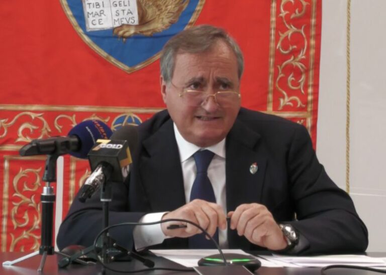Venezia, Brugnaro “Vaccinatevi tutti, dobbiamo ricominciare a vivere”