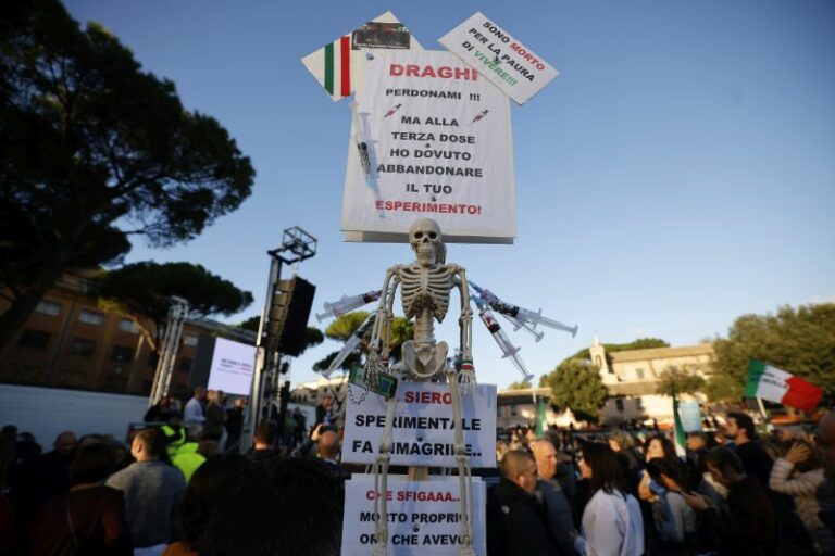 Con la pandemia italiani più negazionisti e irrazionali