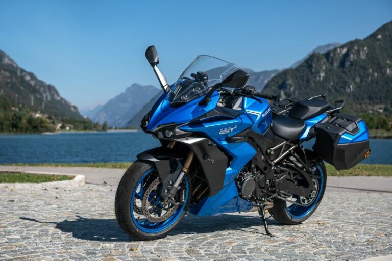 Suzuki, al via il tour GSX-S1000GT