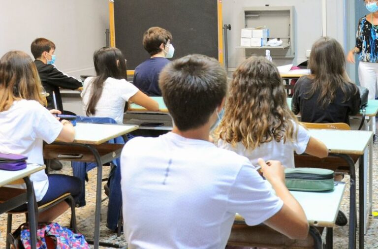 Giani “Dobbiamo vaccinare di più, aspettiamo a riaprire le scuole”