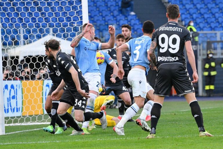 Pari pirotecnico all’Olimpico, Lazio-Empoli 3-3