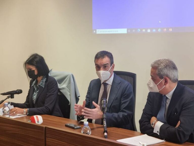 Regione Calabria presenta avvisi per potenziamento dei Centri Impiego