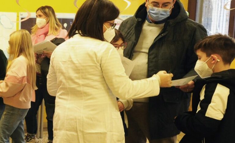 Covid, al via campagna screening dedicata a studenti scuole sarde