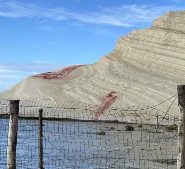 La Scala dei Turchi imbrattata da vandali