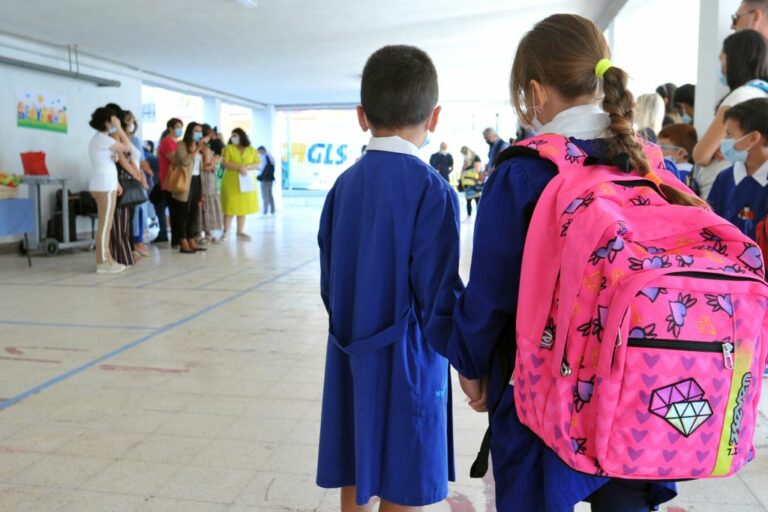Tar Campania sospende ordinanza De Luca, la scuola torna in presenza