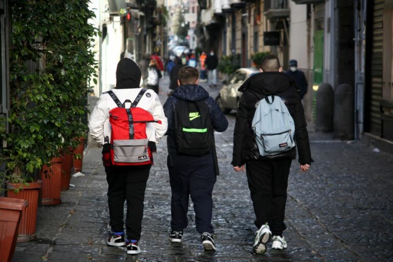 Riaperture a macchia di leopardo per le scuole in Campania