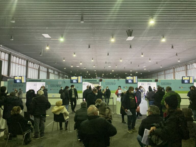 Vaccino, Costa “Positivo bilancio serale over50 in hub Fiera Palermo”