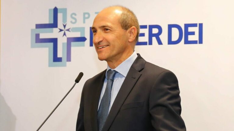 Malta, Covid restrictions in public eased