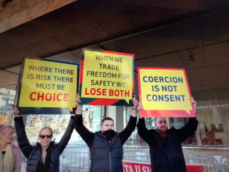Malta, protest before the new anti-Covid regulations come into force