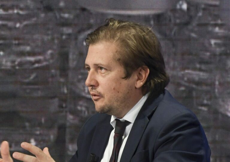 Sileri “Con la decrescita dei contagi presto regole allentate”