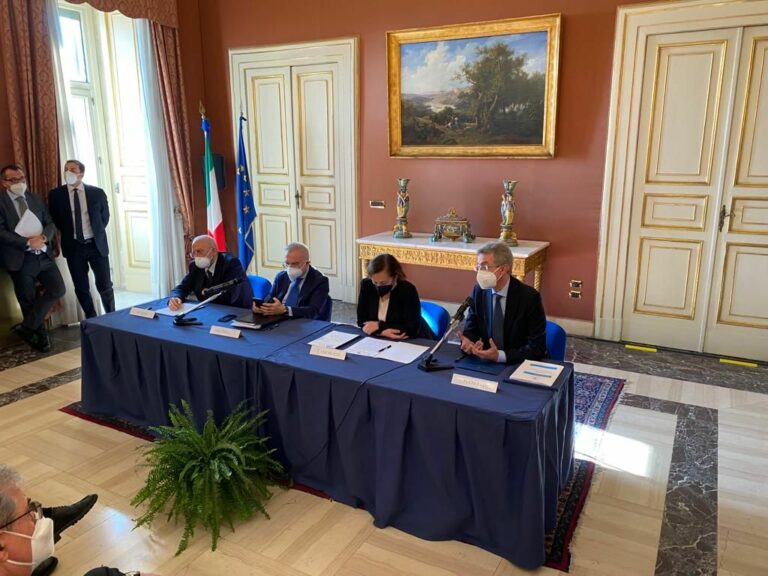 Napoli, firmato accordo sicurezza tra Governo, Regione e Comune