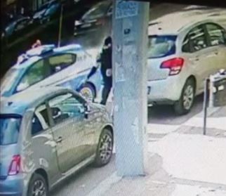 Feriti due poliziotti in centro a Taranto, il video della sparatoria