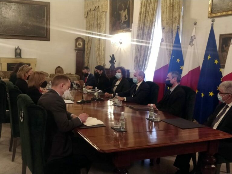 Maltàs vaccination programme against Covid-19 praised by EU Commission