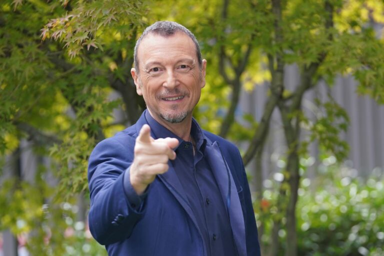 Amadeus “Speriamo sia l’ultimo Sanremo con le mascherine”