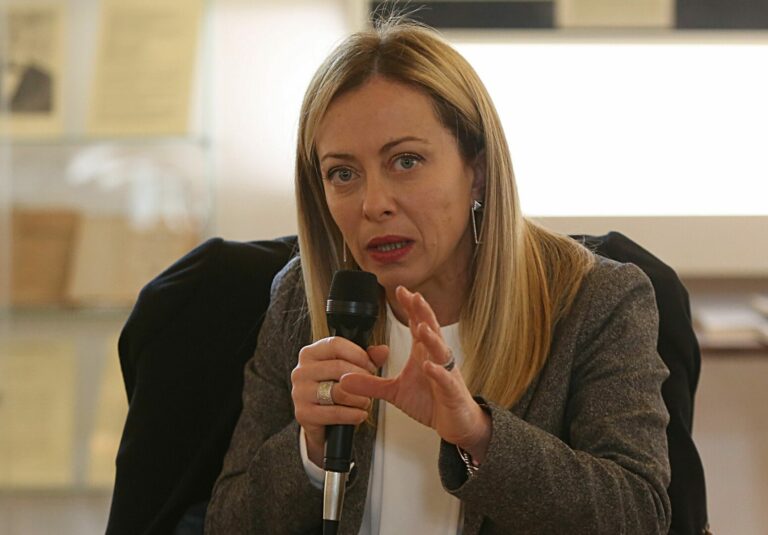 Meloni “Il centrodestra va rifondato da capo, lavoro a questo”