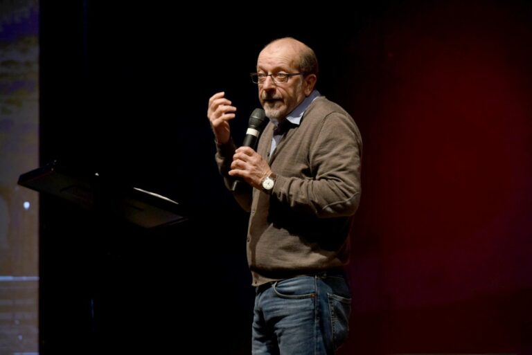 “Storie vere di un mondo immaginario”, nuovo libro di Dario Vergassola