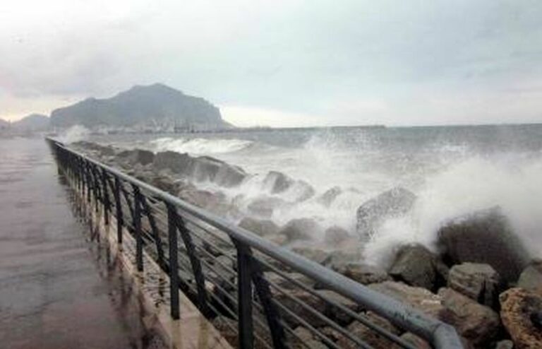 Maltempo e disagi in Sicilia, interrotti collegamenti con le Eolie