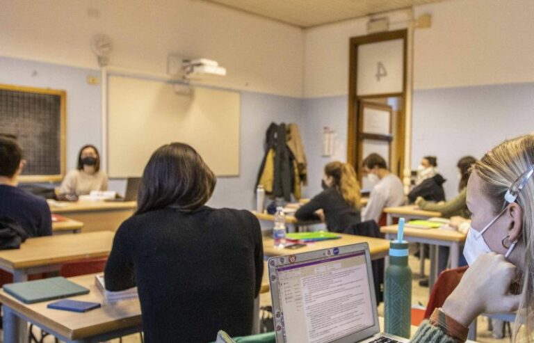 Scuola, tavolo permanente con presidi per gestire pandemia in Toscana
