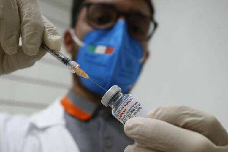 Altems, negli ultimi 10 giorni dimezzate le somministrazioni dei vaccini