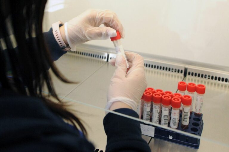 Vaccino efficace contro tutte le varianti. I primi test sugli animali lasciano ben sperare