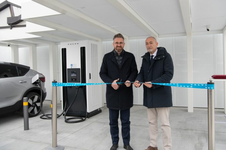 Inaugurata a Bologna stazione di ricarica Powerstop Volvo Car Italia