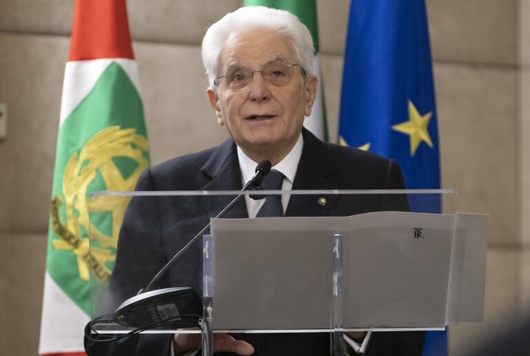 Mattarella “Proseguire il cammino della Costituzione un impegno di tutti”