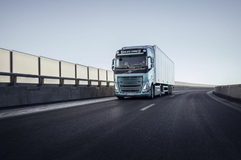 Volvo Trucks guida il mercato dei veicoli elettrici in Europa