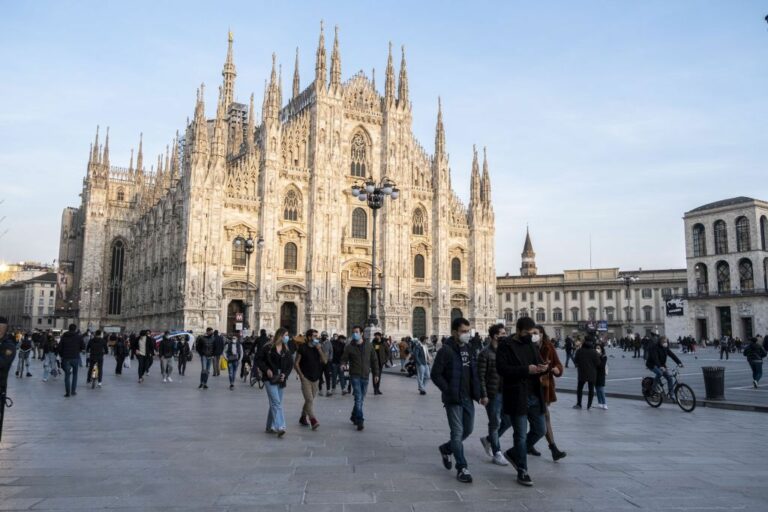 Covid, a Milano Omicron non frena la mobilità verso i luoghi di lavoro