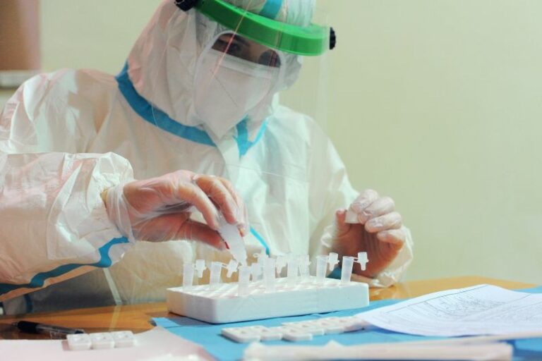 Covid, in Sardegna 976 positivi e 6 vittime