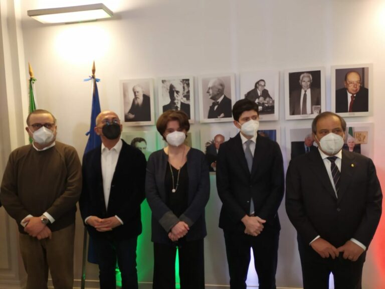 Covid, una giornata per rendere omaggio al personale sanitario