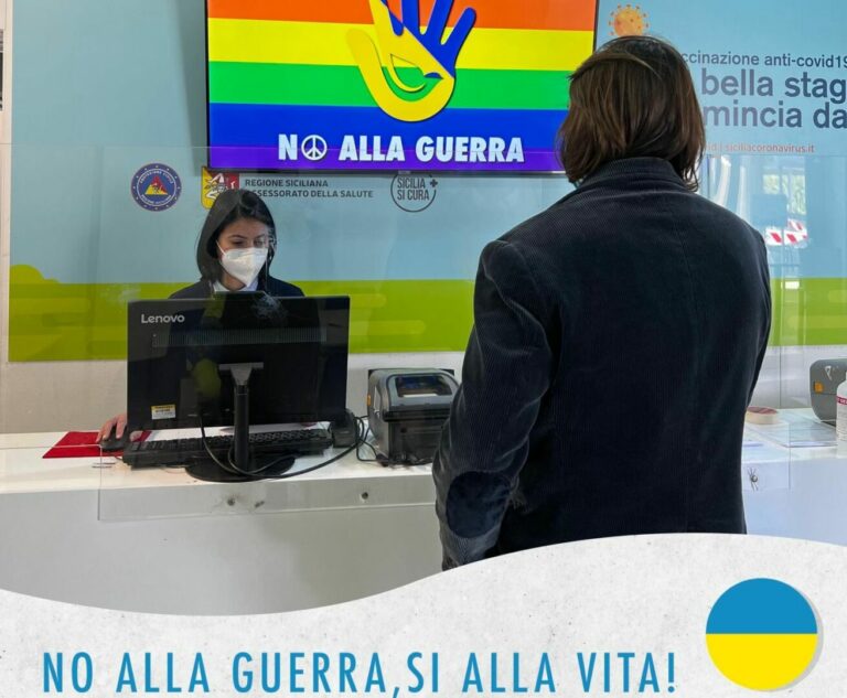 Vaccini, a Messina open day Pfizer “no alla guerra, sì alla vita”