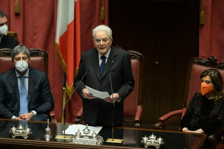 Mattarella apre il suo secondo mandato.”Dignità” parola chiave del discorso d’insediamento