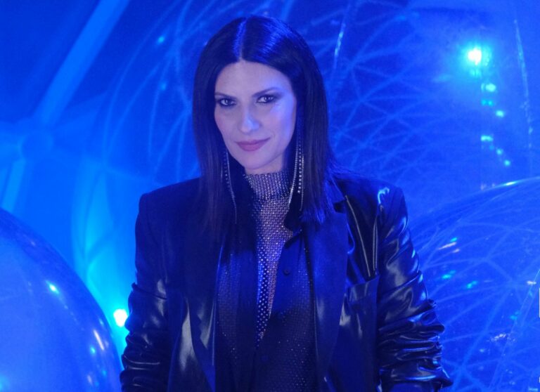 Laura Pausini, on line il videoclip di “Scatola”