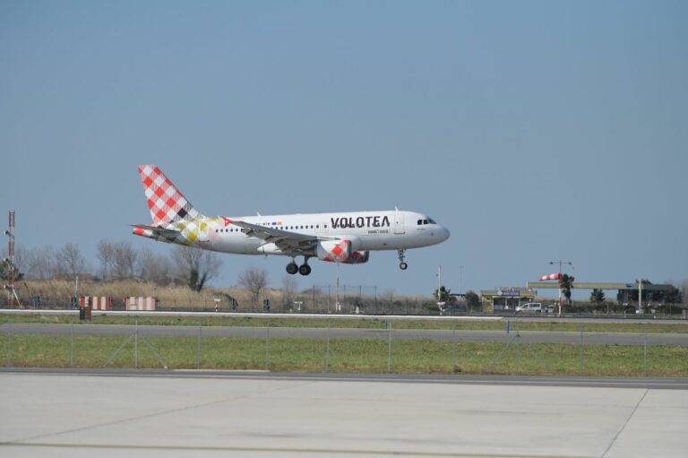 Torino, Volotea annuncia due nuove rotte verso Atene e Santorini