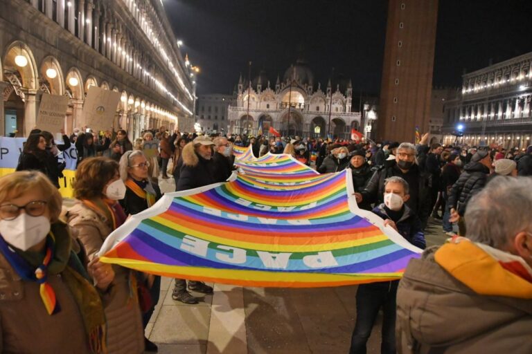 Venezia scende in piazza per la pace in Ucraina