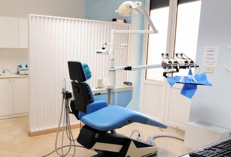 Denunciato un odontoiatra “No vax”, Nas di Latina sequestrano studio