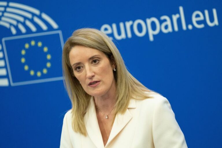 Metsola: “Per Kiev fondi dal bilancio europeo”