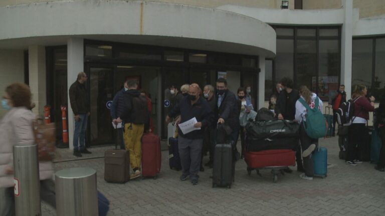 Malta welcomes first group of Ukrainian refugees