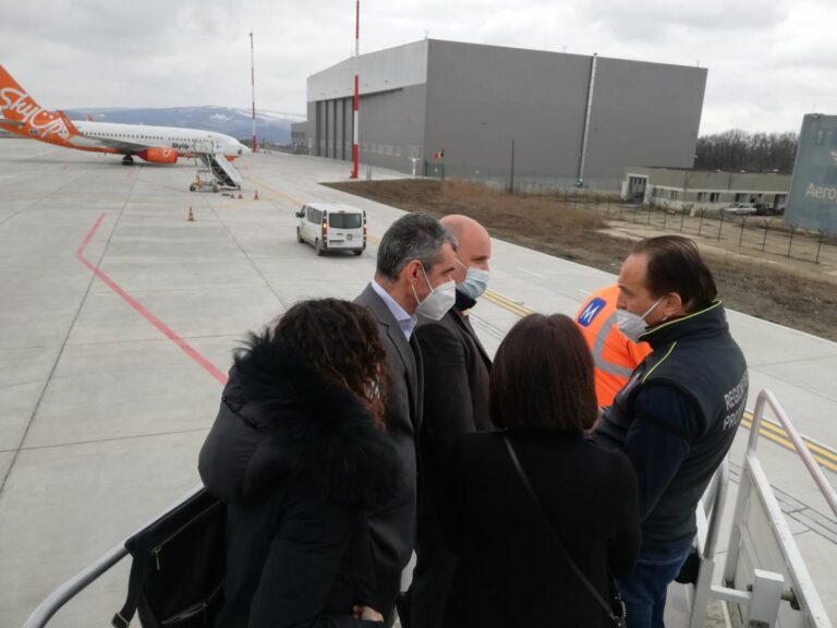 14 bambini malati oncologici ucraini in volo verso Torino