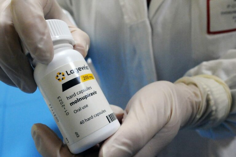 Farmaci antivirali contro il Covid, prima consegna a Lampedusa