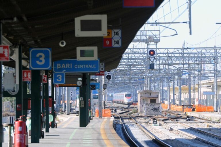 La stazione di Bari Centrale diventa nodo verde urbano