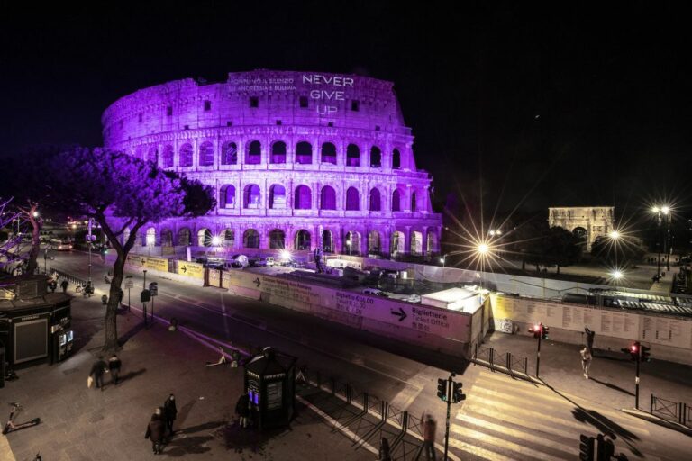 Giornata Disturbi alimentari, il Colosseo illuminato di lilla da Acea