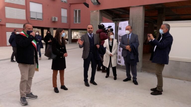 Sardegna, consegnati a Oristano 42 immobili Area