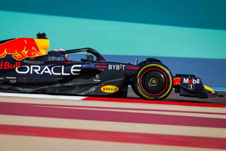Verstappen e Leclerc fanno il vuoto nelle libere in Bahrain