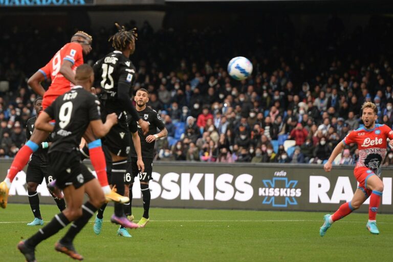Doppietta Osimhen, il Napoli batte in rimonta l’Udinese