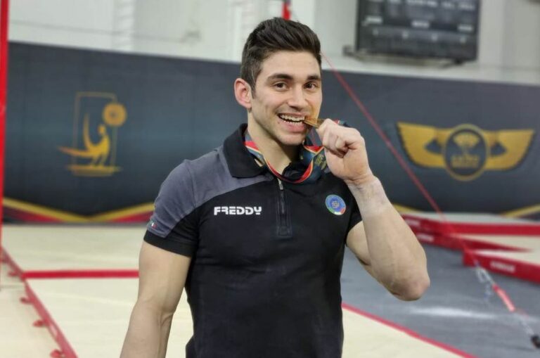 Macchini d’oro nella sbarra in Egitto