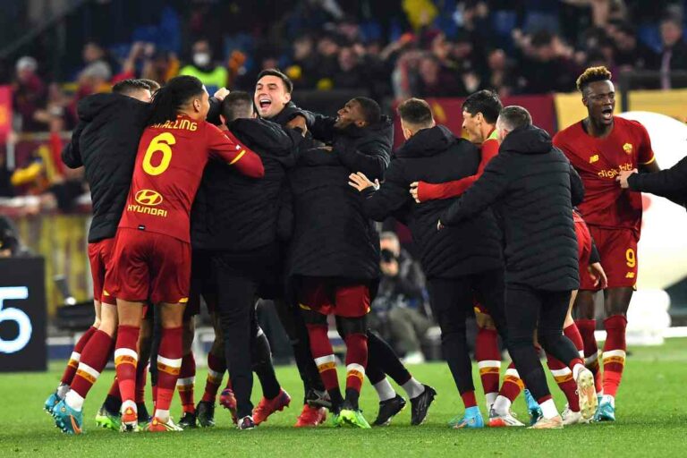 Il derby lo vince la Roma, Lazio travolta 3-0